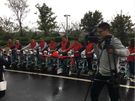 计生委巡视电动车